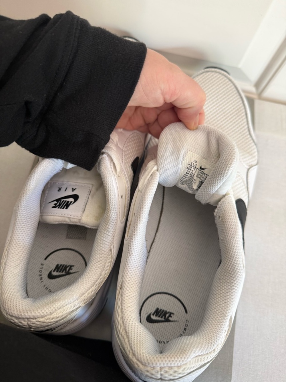 Nike White Air Max SC Sneakers with Black Swoosh - Picture 8 of 12